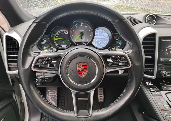 Porsche Cayenne cena 154900 przebieg: 105000, rok produkcji 2017 z Katowice małe 781